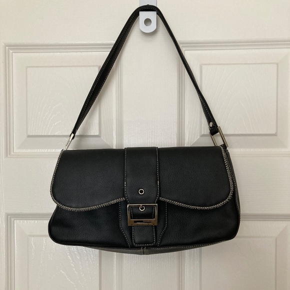 GUESS Black leather shoulder bag - Picture 1 of 8